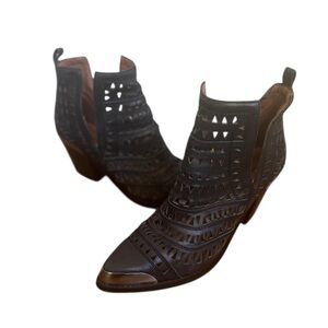 Jeffrey Campbell Black Leather laser-cut booties Metal Toe Boots Size 8.5